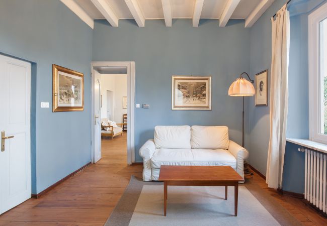 Villa in Volta Mantovana - Villa L'Oleandra with Pool up to 12 People Villa in Volta Mantovana - Villa L'Oleandra with Pool up to 12 People