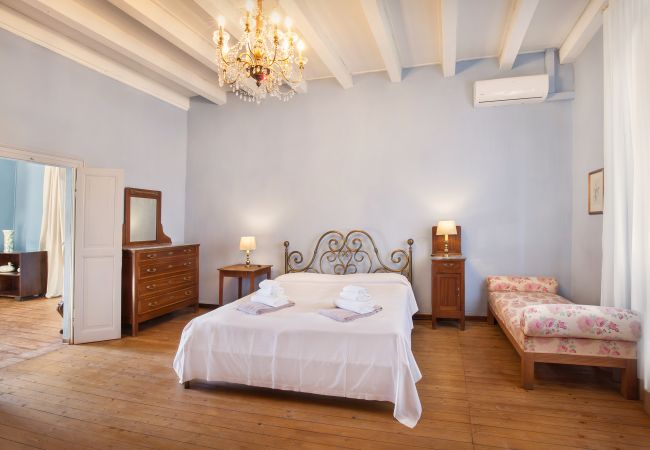 Villa in Volta Mantovana - Villa L'Oleandra with Pool up to 12 People Villa in Volta Mantovana - Villa L'Oleandra with Pool up to 12 People