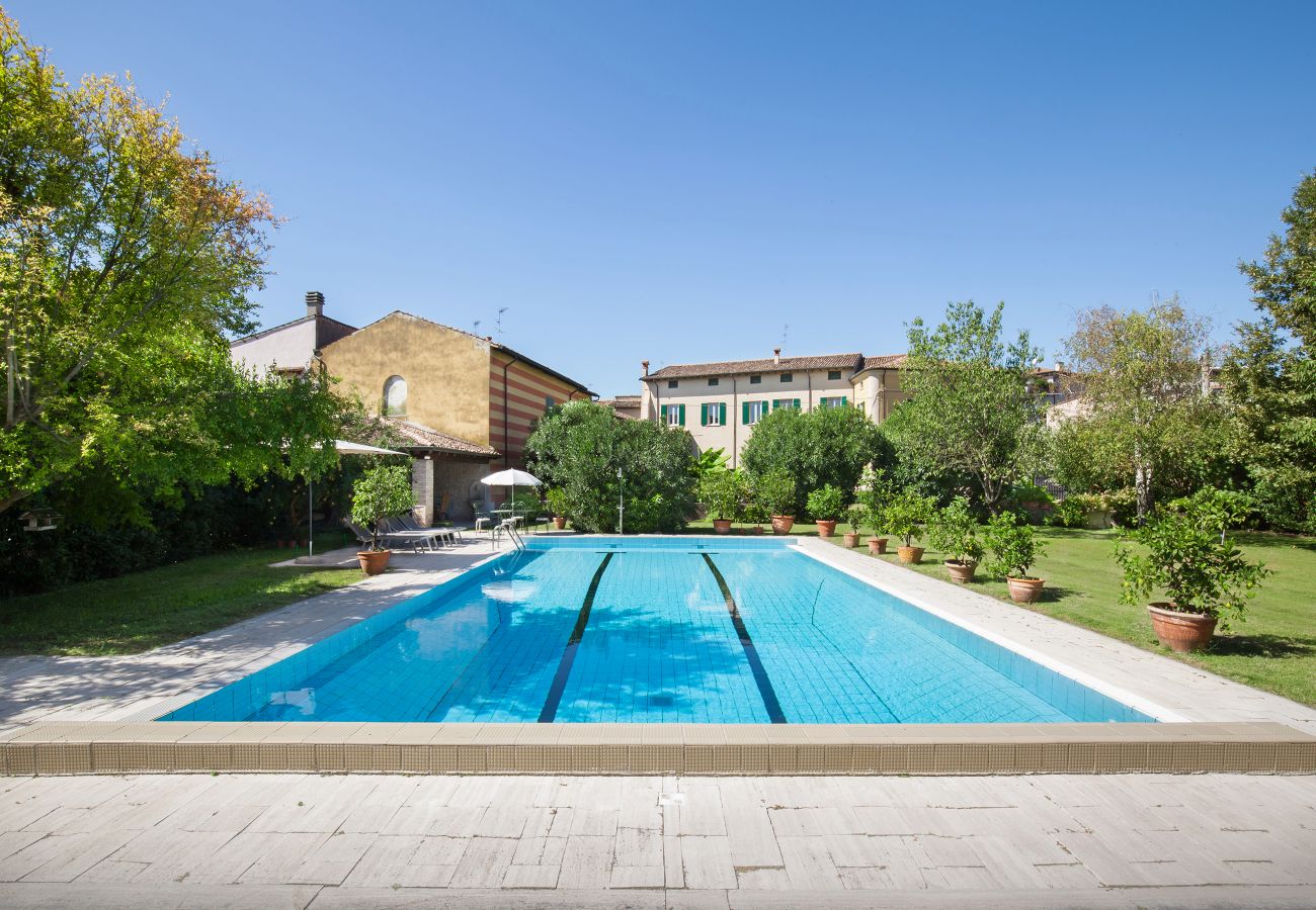Villa in Volta Mantovana - Villa L'Oleandra with Pool up to 12 People