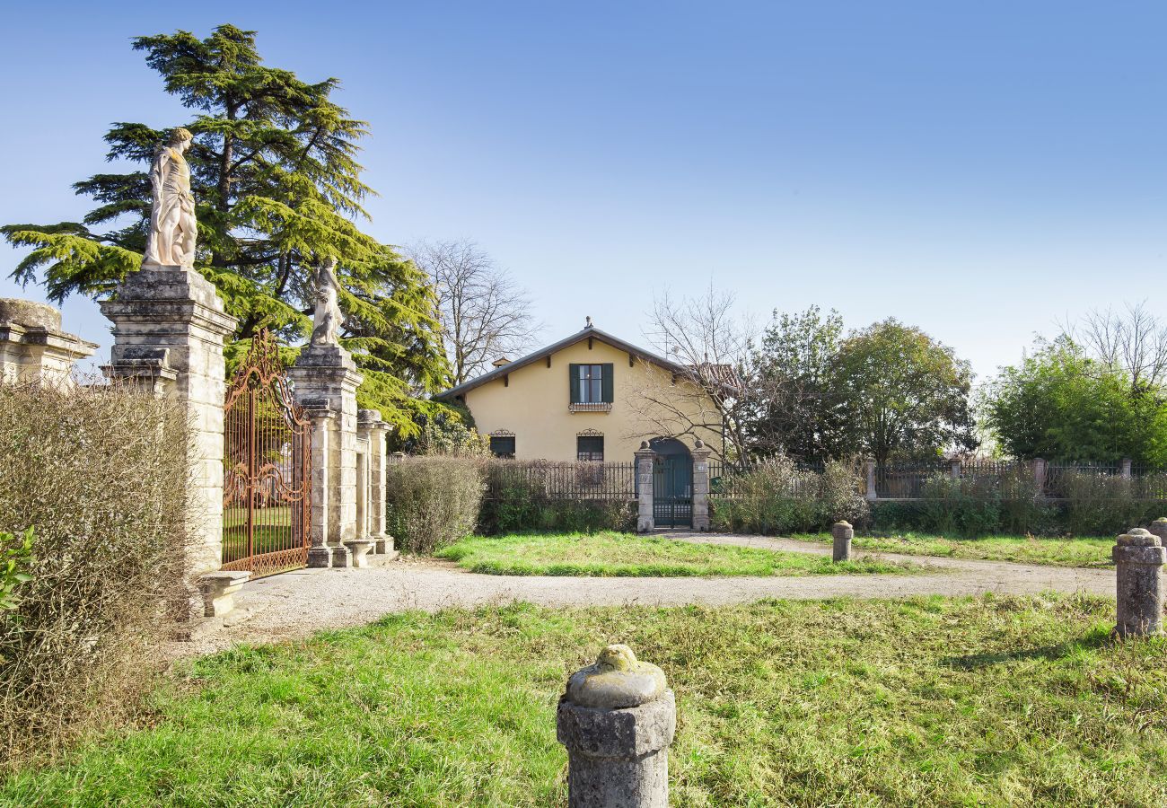 Chalet in San Pietro in Cariano - Casa Del Custode In The Heart Of Valpolicella