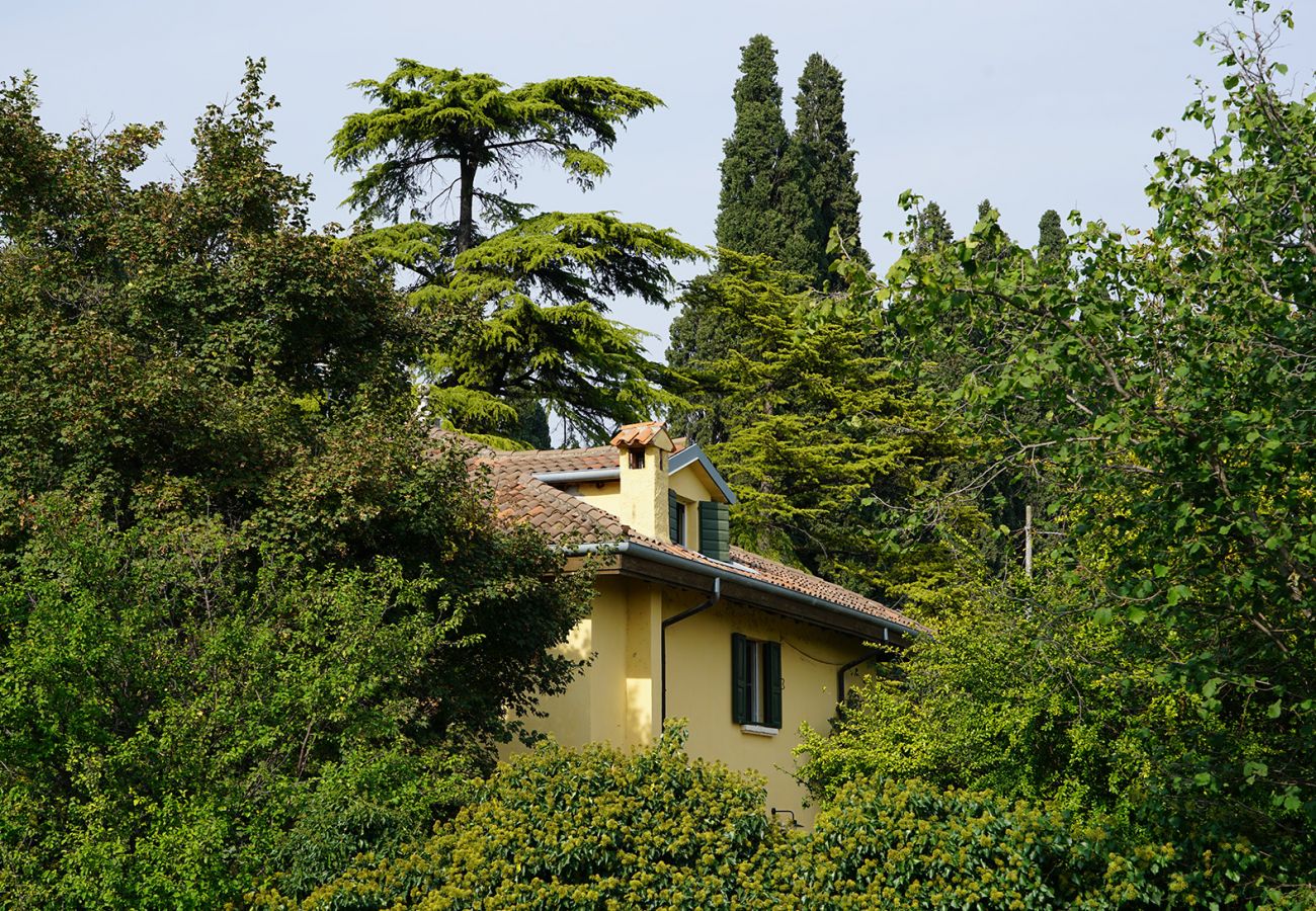 Chalet in San Pietro in Cariano - Casa Del Custode In The Heart Of Valpolicella