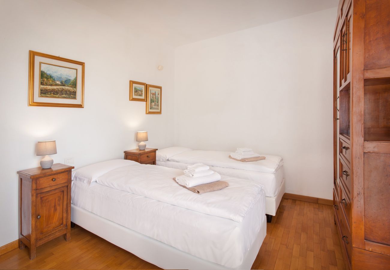 Ferienwohnung in Garda - Regina Gardesana Apartment With Pool