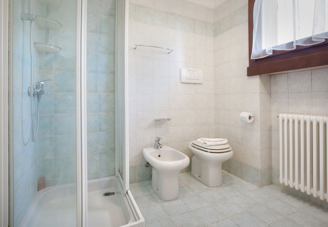 Ferienwohnung in Garda - Regina Gardesana Apartment With Pool