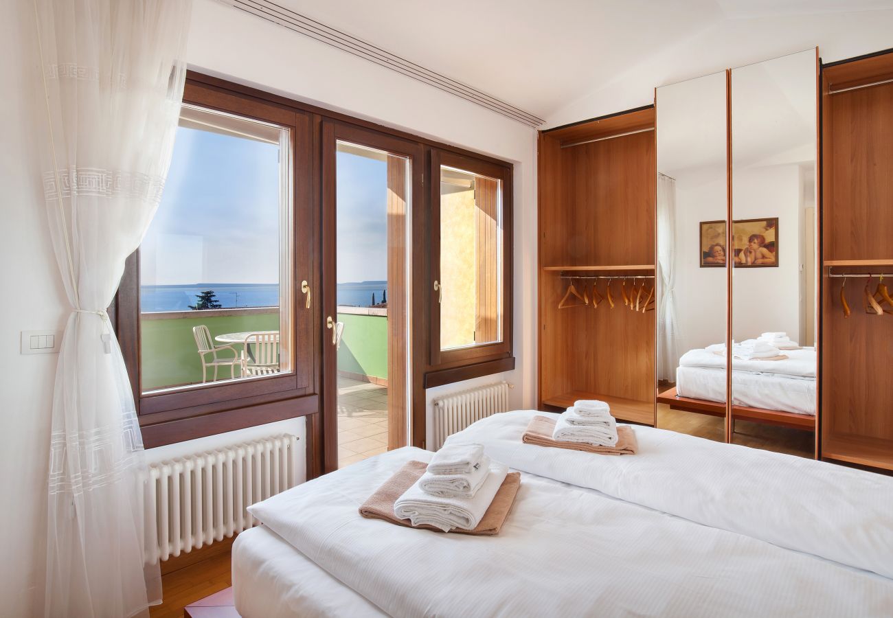 Ferienwohnung in Garda - Regina Gardesana Apartment With Pool
