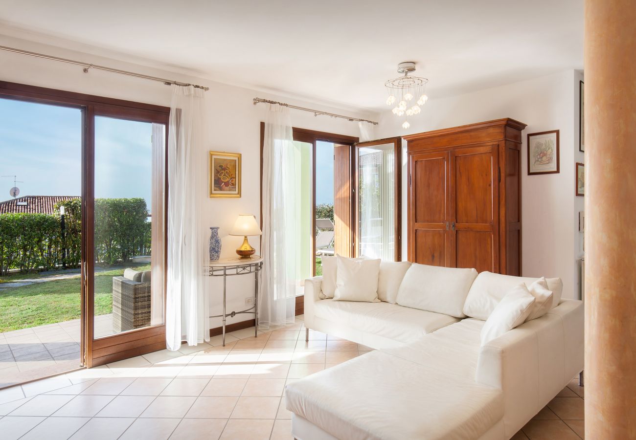 Ferienwohnung in Garda - Regina Gardesana Apartment With Pool
