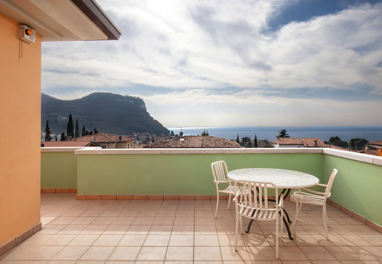 Ferienwohnung in Garda - Regina Gardesana Apartment With Pool