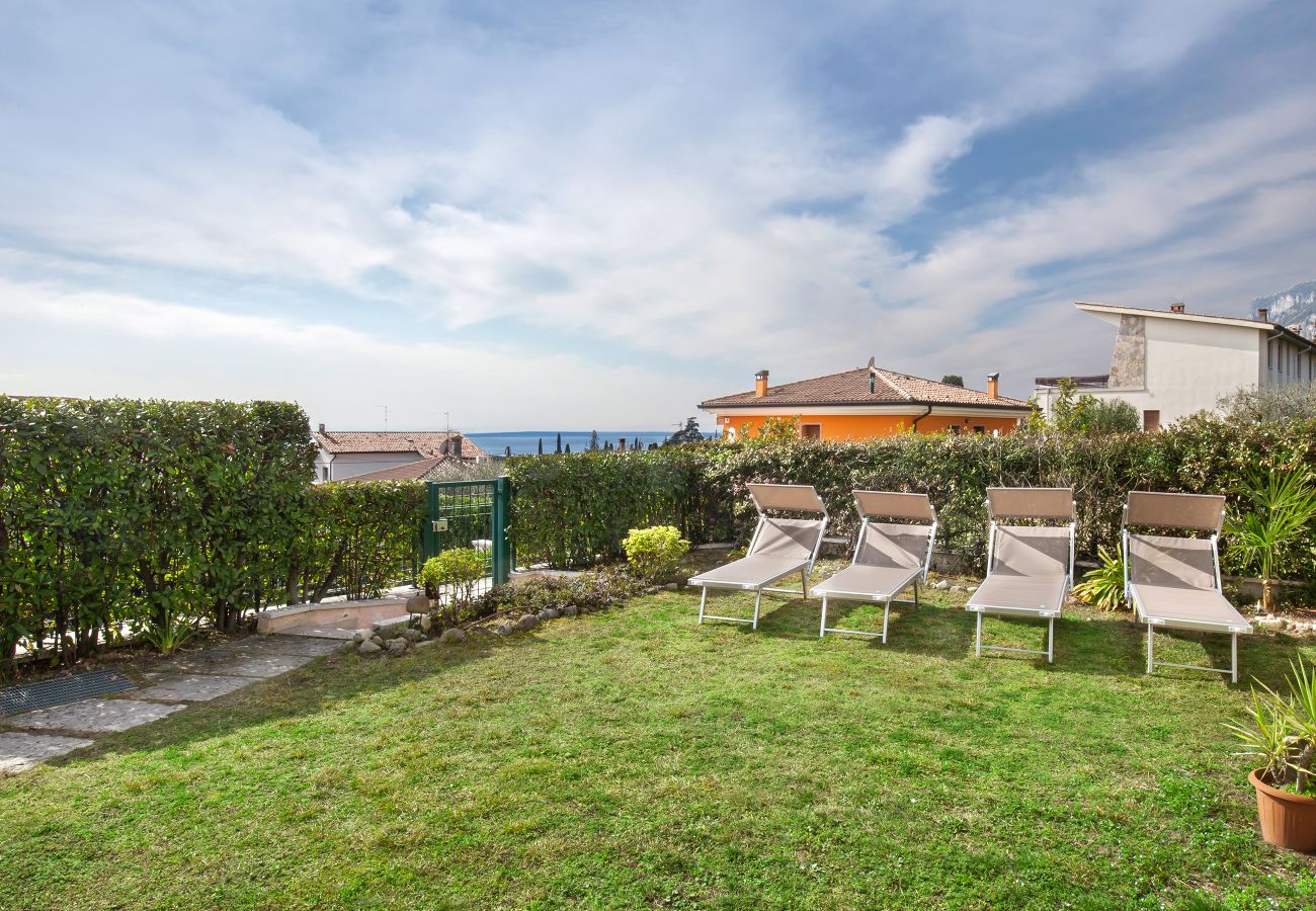 Ferienwohnung in Garda - Regina Gardesana Apartment With Pool