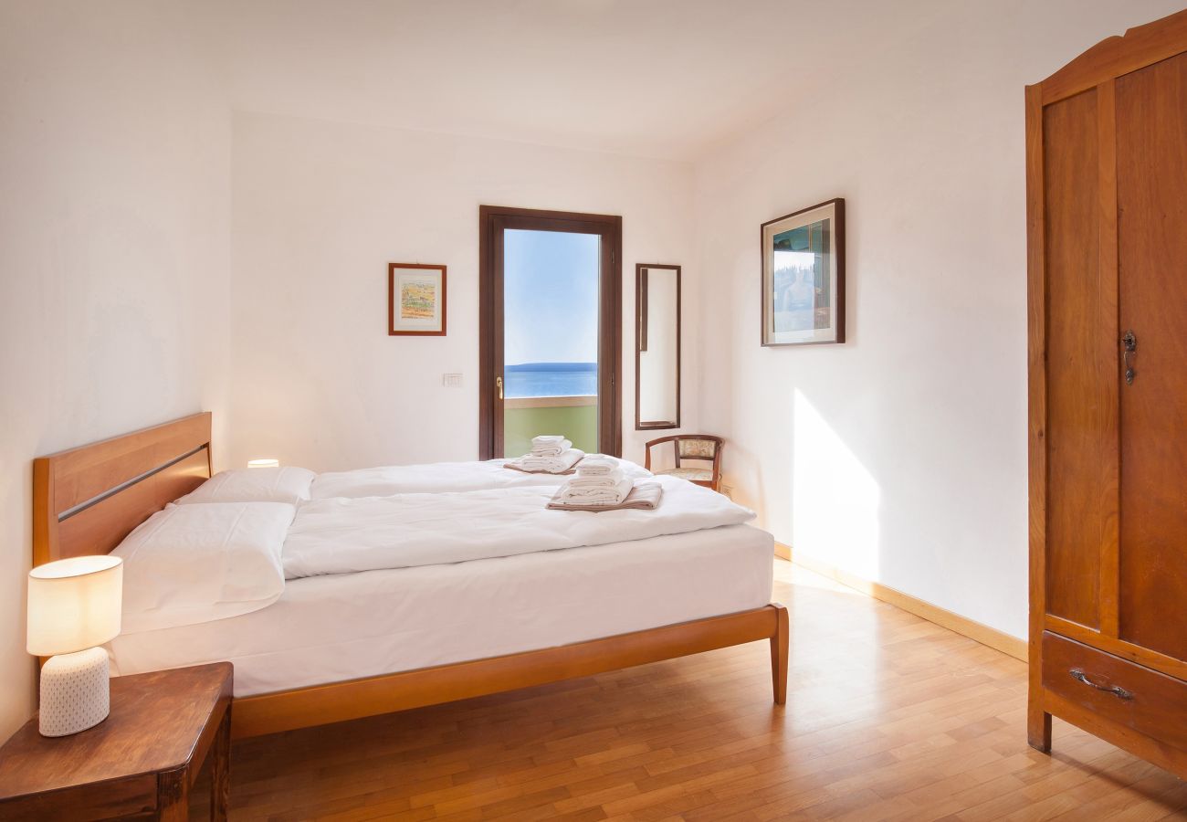 Ferienwohnung in Garda - Regina Gardesana Apartment With Pool