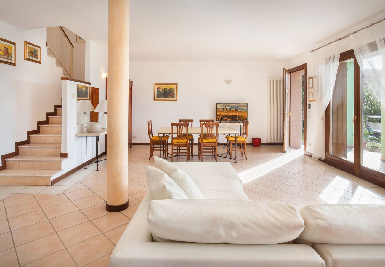 Ferienwohnung in Garda - Regina Gardesana Apartment With Pool