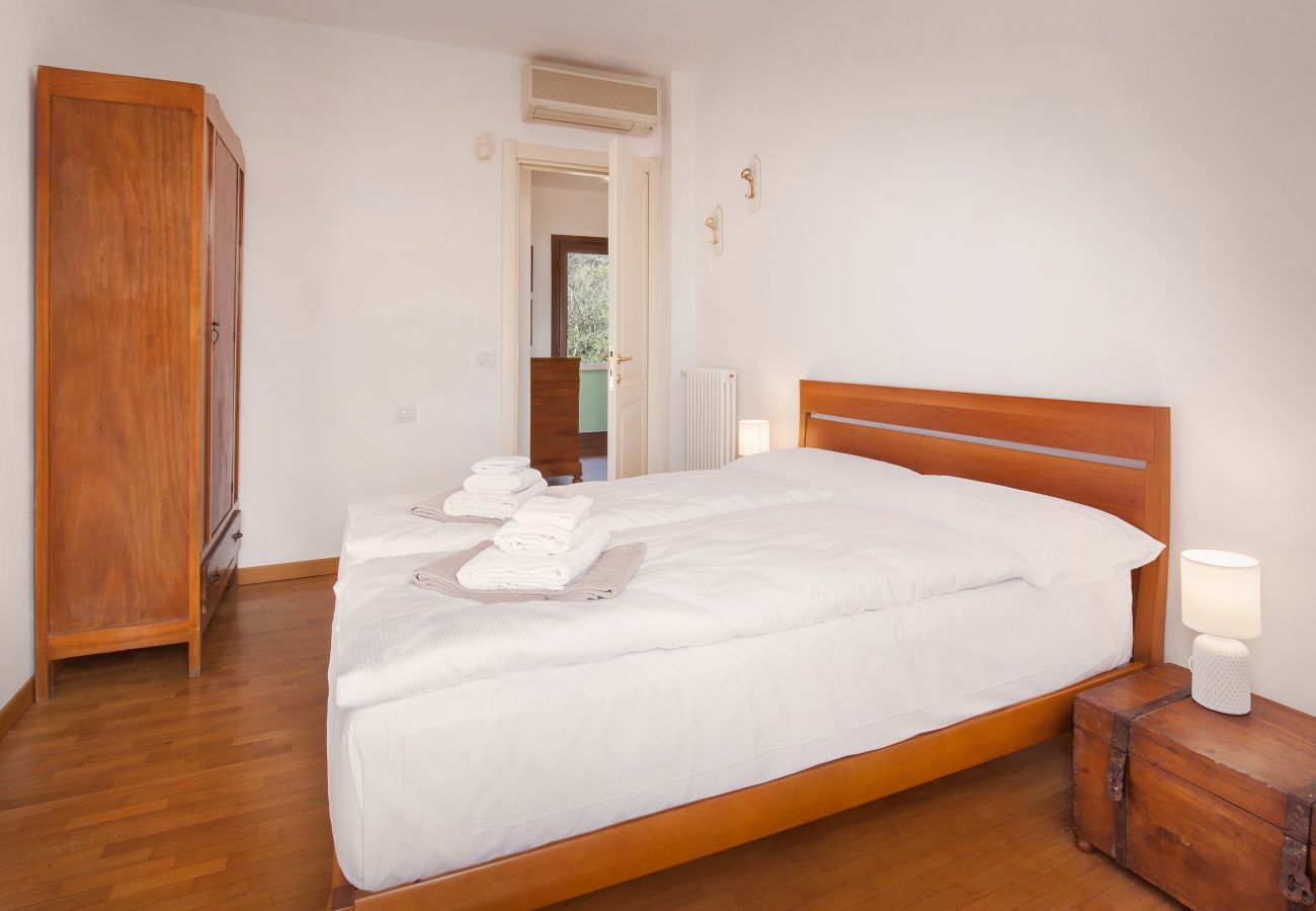 Ferienwohnung in Garda - Regina Gardesana Apartment With Pool