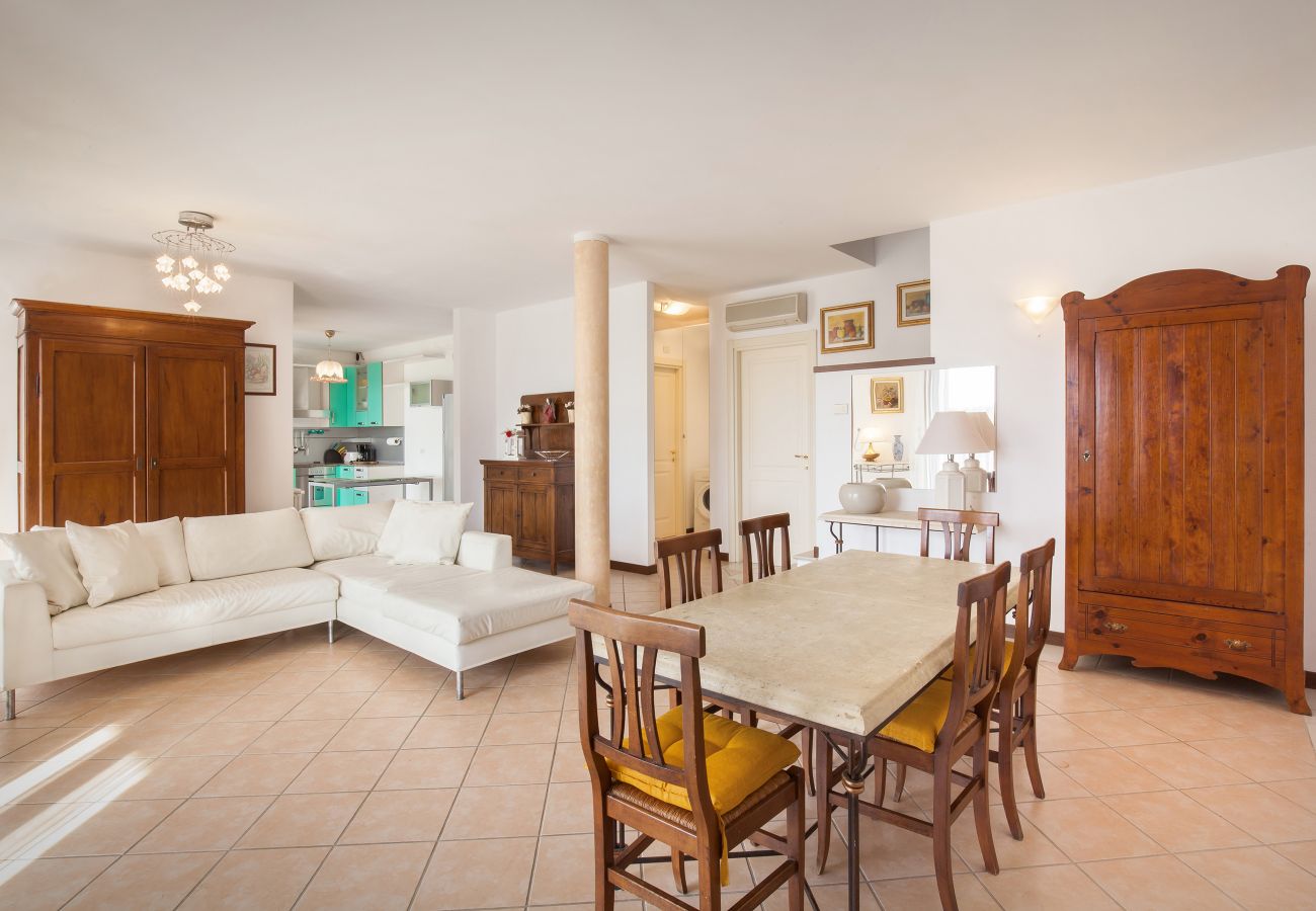 Ferienwohnung in Garda - Regina Gardesana Apartment With Pool