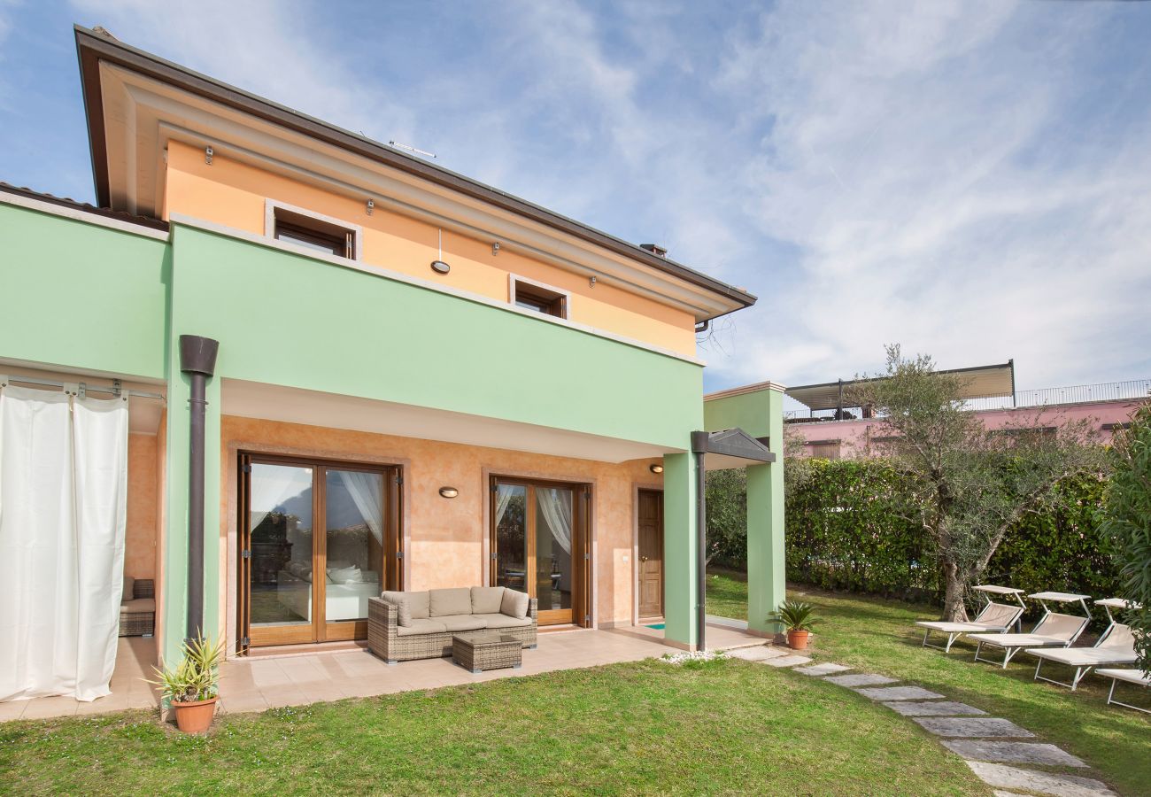 Ferienwohnung in Garda - Regina Gardesana Apartment With Pool