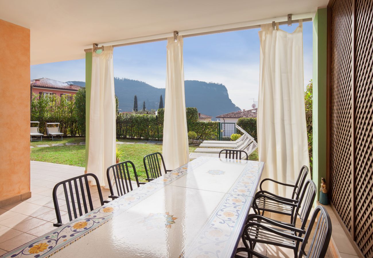 Ferienwohnung in Garda - Regina Gardesana Apartment With Pool
