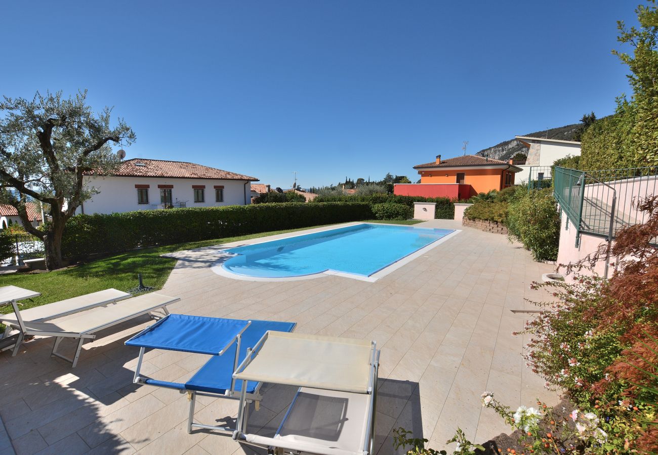 Ferienwohnung in Garda - Regina Gardesana Apartment With Pool