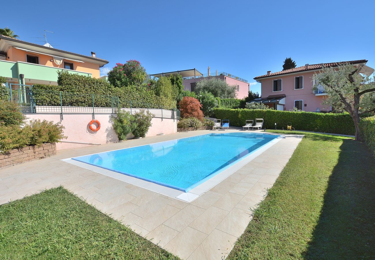 Ferienwohnung in Garda - Regina Gardesana Apartment With Pool