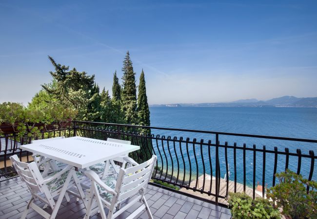 Ferienwohnung in Torri del Benaco - Hermitage Apartment with Lake View