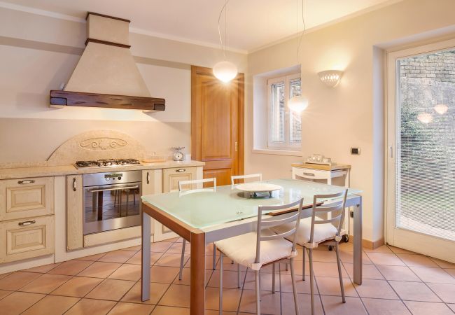 Ferienwohnung in Torri del Benaco - Apartment Casetta Alla Pozza in Torri Del Benaco Ferienwohnung in Torri del Benaco - Apartment Casetta Alla Pozza in Torri Del Benaco