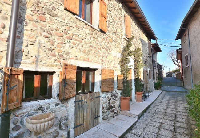 Ferienwohnung in Calmasino - Casetta Renzi with Terrace
