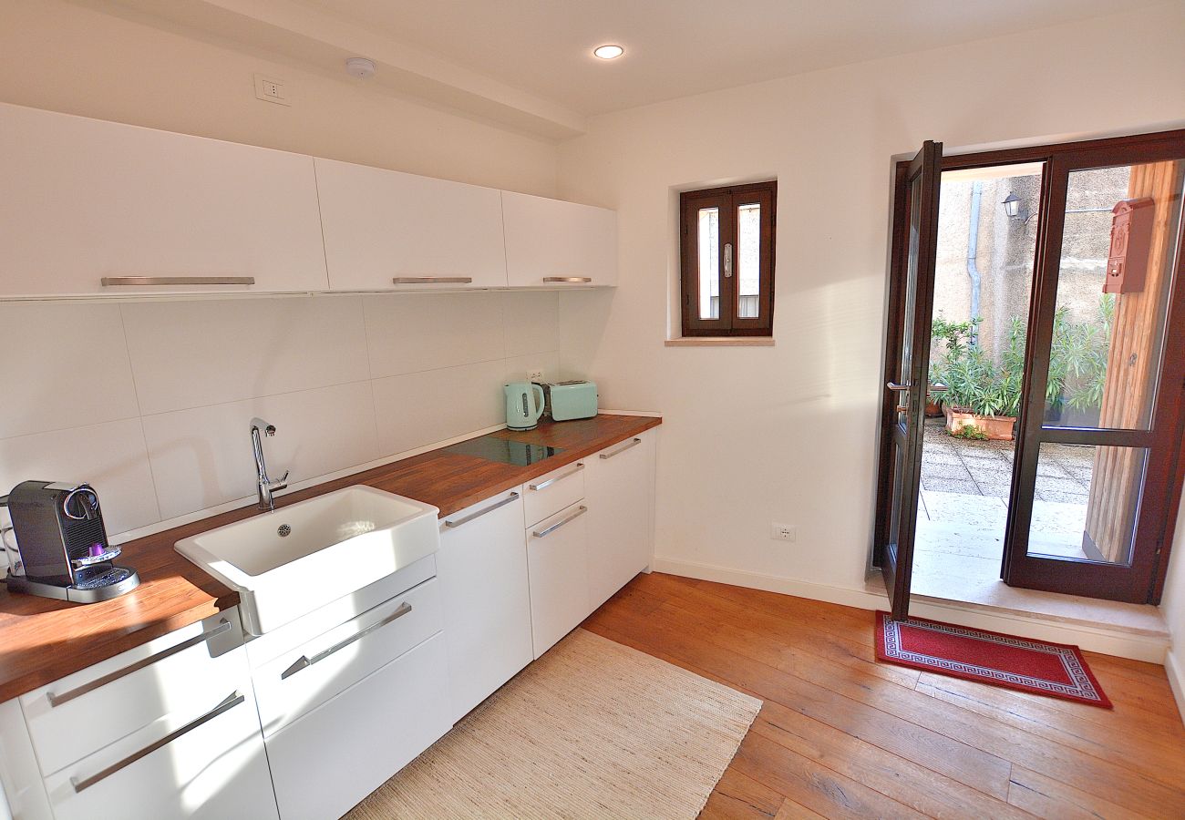 Ferienwohnung in Calmasino - Casetta Renzi with Terrace Ferienwohnung in Calmasino - Casetta Renzi with Terrace