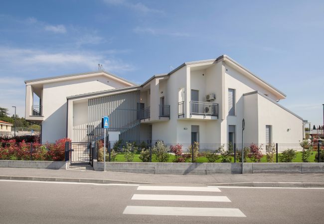 Ferienwohnung in Lazise - Apartment Ginestra Gialla With Pool Ferienwohnung in Lazise - Apartment Ginestra Gialla With Pool