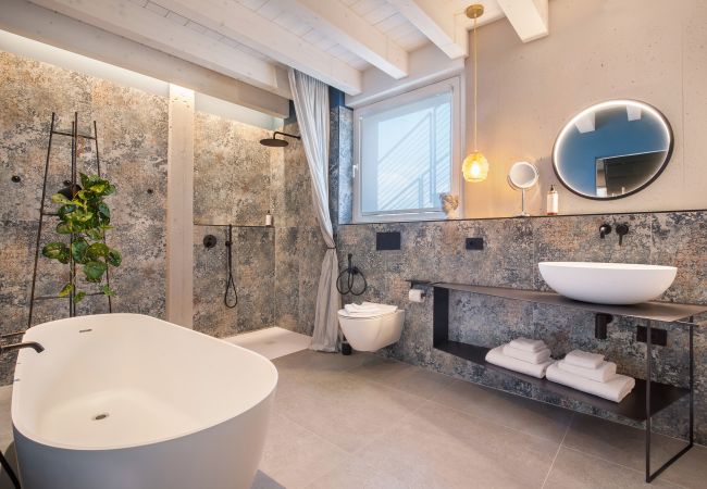 Villa in San Zeno di Montagna - Villa Montelago With Pool Villa in San Zeno di Montagna - Villa Montelago With Pool