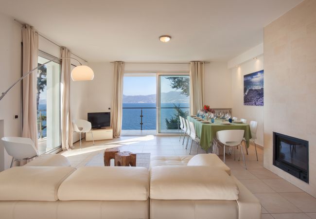 Villa in Torri del Benaco - Villa Vista Lago With Pool Villa in Torri del Benaco - Villa Vista Lago With Pool