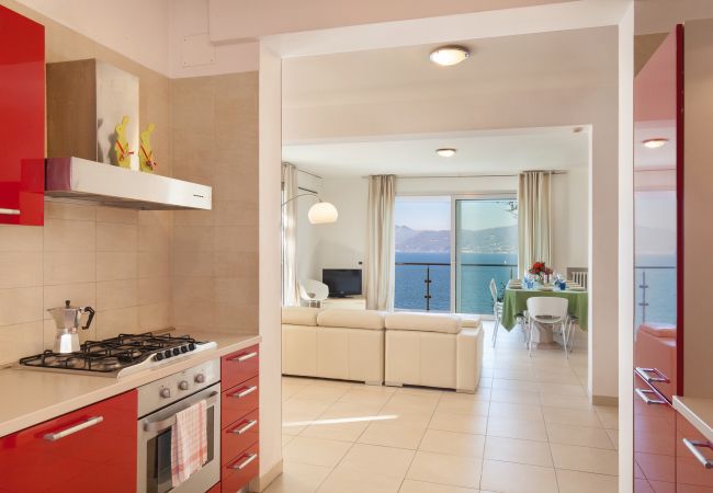 Villa in Torri del Benaco - Villa Vista Lago With Pool Villa in Torri del Benaco - Villa Vista Lago With Pool