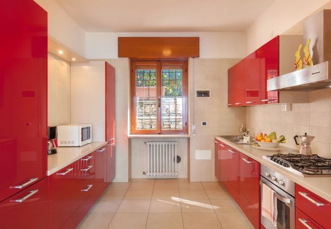 Villa in Torri del Benaco - Villa Vista Lago With Pool Villa in Torri del Benaco - Villa Vista Lago With Pool