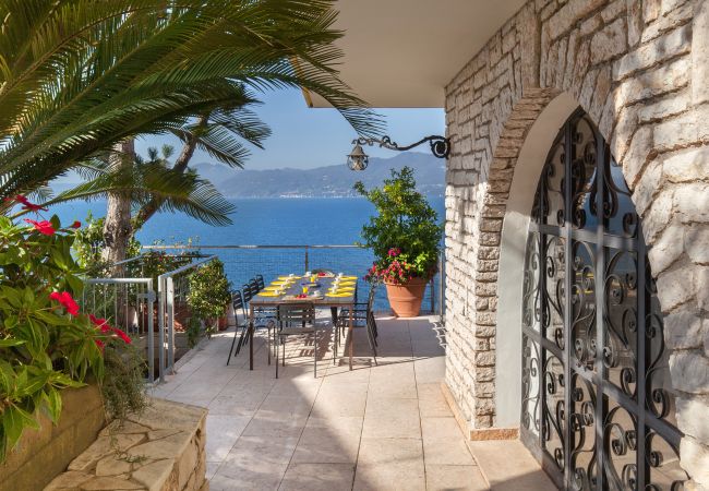 Villa in Torri del Benaco - Villa Vista Lago With Pool Villa in Torri del Benaco - Villa Vista Lago With Pool