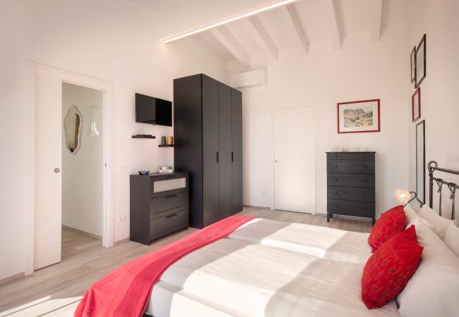 Ferienwohnung in Costermano - White Apartment with Terrace and Lake View Ferienwohnung in Costermano - White Apartment with Terrace and Lake View