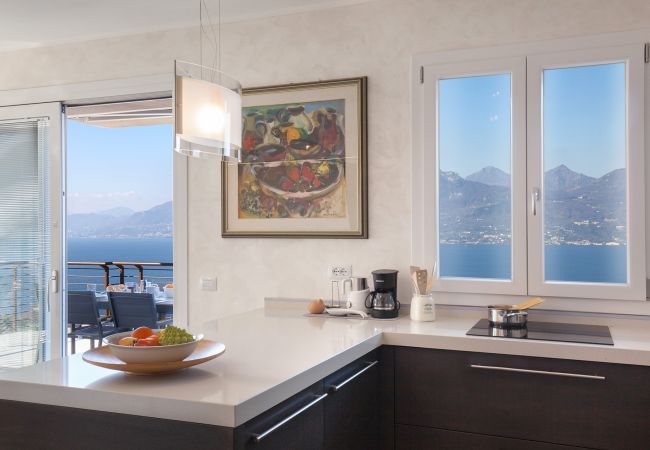 Ferienwohnung in Torri del Benaco - Wally s Terrace Apartment With Pool Ferienwohnung in Torri del Benaco - Wally s Terrace Apartment With Pool