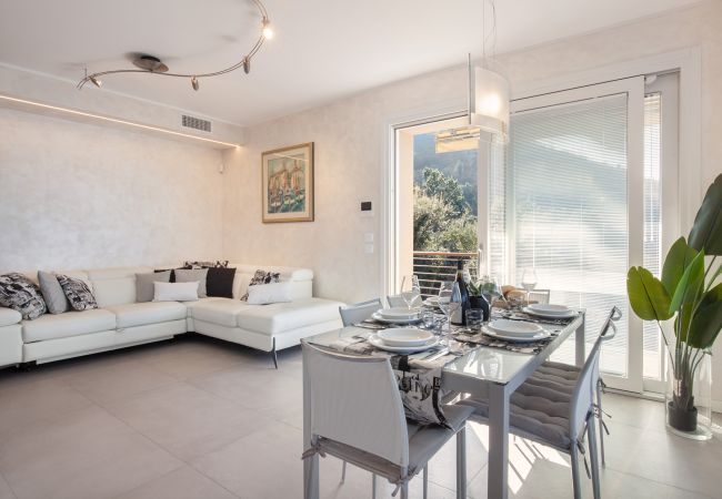 Ferienwohnung in Torri del Benaco - Wally s Terrace Apartment With Pool Ferienwohnung in Torri del Benaco - Wally s Terrace Apartment With Pool