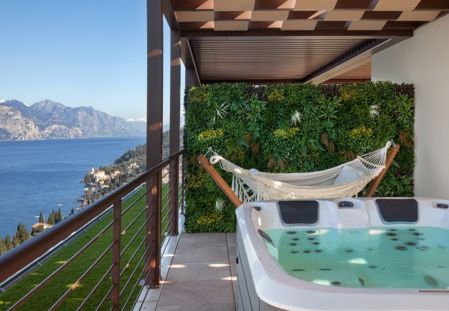 Ferienwohnung in Torri del Benaco - Wally s Terrace Apartment With Pool Ferienwohnung in Torri del Benaco - Wally s Terrace Apartment With Pool