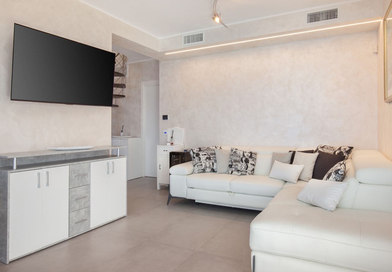 Ferienwohnung in Torri del Benaco - Wally s Terrace Apartment With Pool Ferienwohnung in Torri del Benaco - Wally s Terrace Apartment With Pool