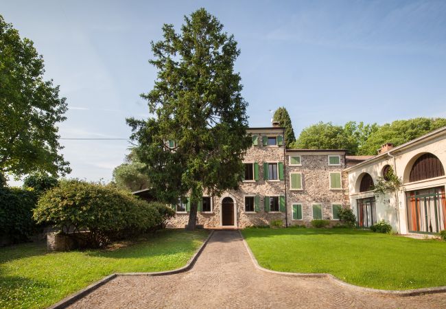 Villa in Cavaion Veronese - Il Belcanto Villa with Pool Villa in Cavaion Veronese - Il Belcanto Villa with Pool