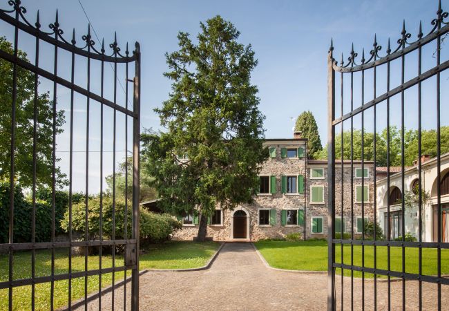 Villa in Cavaion Veronese - Il Belcanto Villa with Pool Villa in Cavaion Veronese - Il Belcanto Villa with Pool