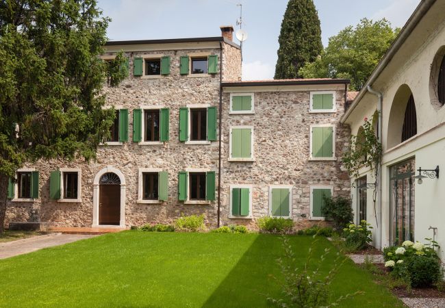 Villa in Cavaion Veronese - Il Belcanto Villa with Pool Villa in Cavaion Veronese - Il Belcanto Villa with Pool