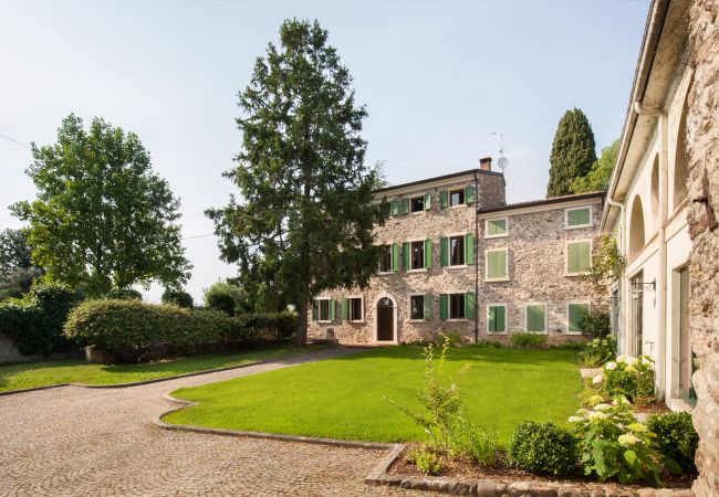 Villa in Cavaion Veronese - Il Belcanto Villa with Pool Villa in Cavaion Veronese - Il Belcanto Villa with Pool