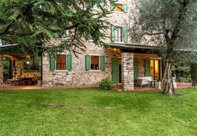 Villa in Cavaion Veronese - Il Belcanto Villa with Pool Villa in Cavaion Veronese - Il Belcanto Villa with Pool