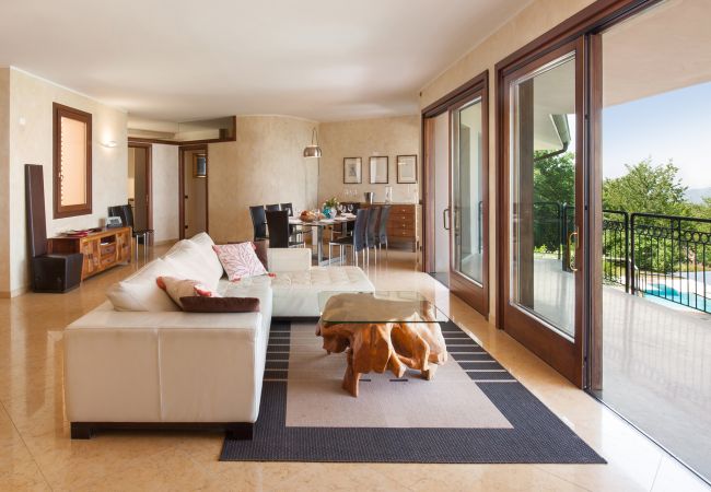 Villa in Torri del Benaco - Villa Viù with Pool and Lake View Villa in Torri del Benaco - Villa Viù with Pool and Lake View