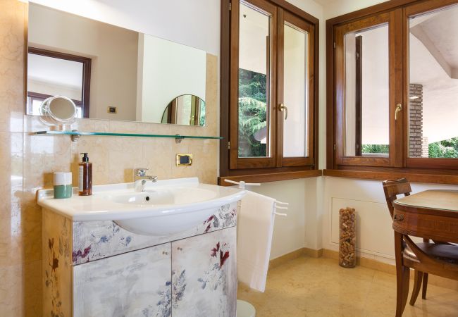 Villa in Torri del Benaco - Villa Viù with Pool and Lake View Villa in Torri del Benaco - Villa Viù with Pool and Lake View