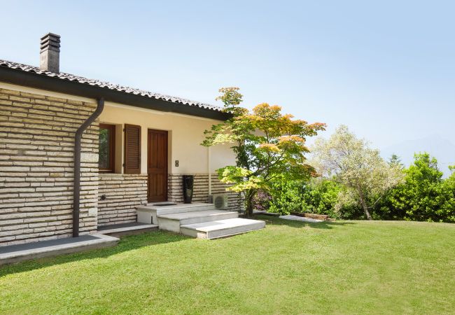 Villa in Torri del Benaco - Villa Viù with Pool and Lake View Villa in Torri del Benaco - Villa Viù with Pool and Lake View