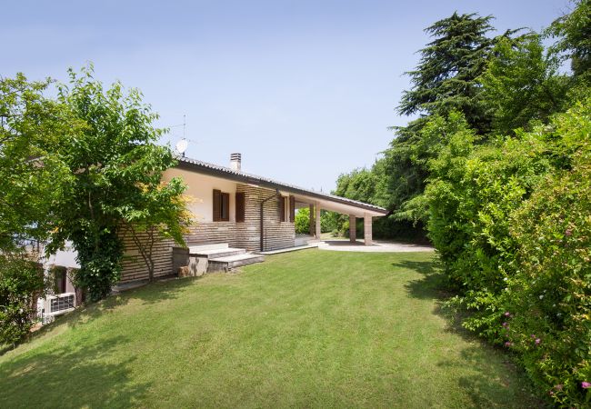 Villa in Torri del Benaco - Villa Viù with Pool and Lake View Villa in Torri del Benaco - Villa Viù with Pool and Lake View