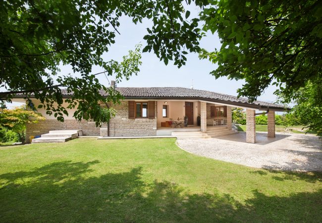 Villa in Torri del Benaco - Villa Viù with Pool and Lake View Villa in Torri del Benaco - Villa Viù with Pool and Lake View