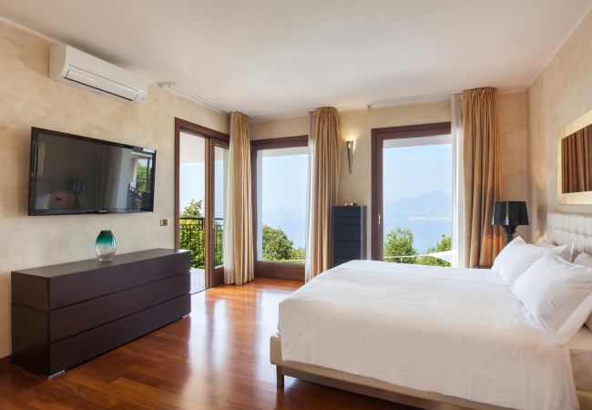 Villa in Torri del Benaco - Villa Viù with Pool and Lake View Villa in Torri del Benaco - Villa Viù with Pool and Lake View