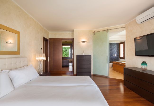 Villa in Torri del Benaco - Villa Viù with Pool and Lake View Villa in Torri del Benaco - Villa Viù with Pool and Lake View