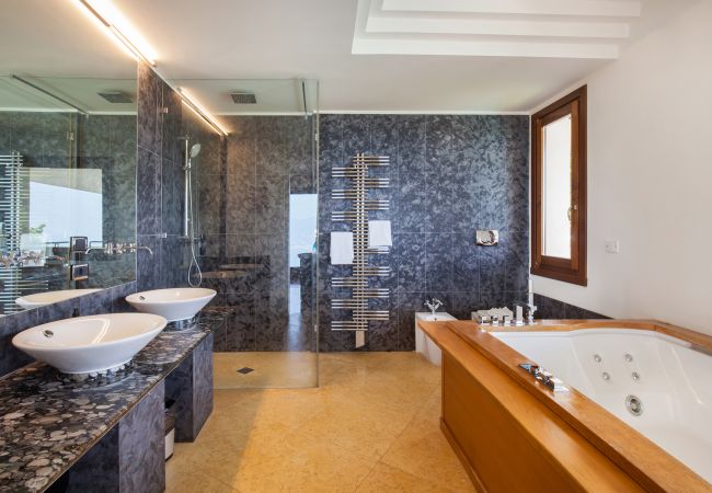 Villa in Torri del Benaco - Villa Viù with Pool and Lake View Villa in Torri del Benaco - Villa Viù with Pool and Lake View