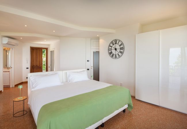 Villa in Torri del Benaco - Villa Viù with Pool and Lake View Villa in Torri del Benaco - Villa Viù with Pool and Lake View