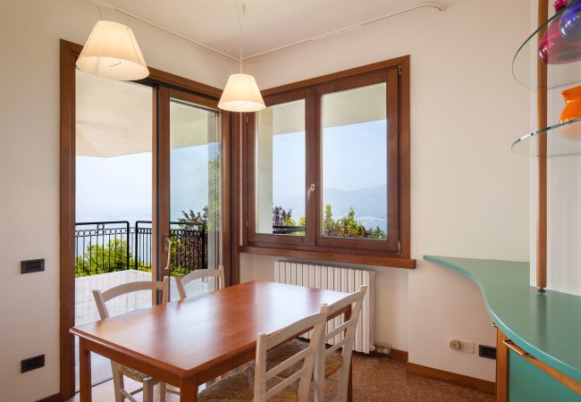 Villa in Torri del Benaco - Villa Viù with Pool and Lake View Villa in Torri del Benaco - Villa Viù with Pool and Lake View