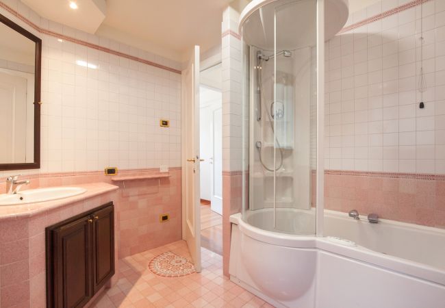 Villa in Torri del Benaco - Villa Viù with Pool and Lake View Villa in Torri del Benaco - Villa Viù with Pool and Lake View